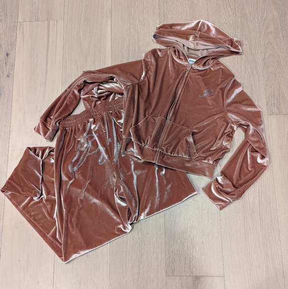 Velvet Tracksuit in Shimmering Brown - Picture 1 of 12